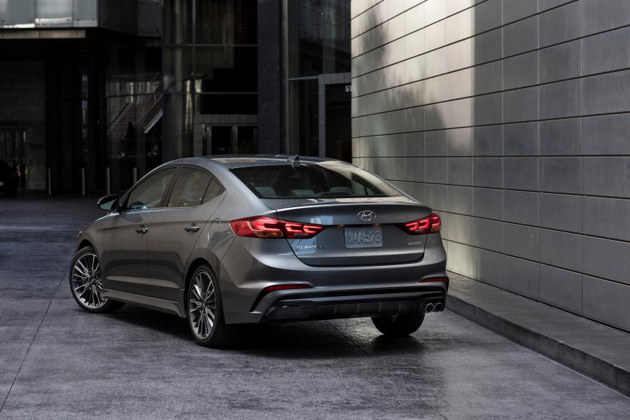  Hyundai Elantra Sport 2016 года  (NA) (фото 22 из 41)